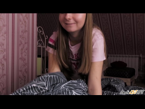 ❤️ Blondie BFF-ya xwe bi kûr dimije û di devê xwe de diqelişe Super porno li me